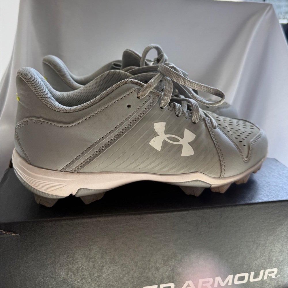 Under Armour Kids Gray Athletic Shoes/cleats